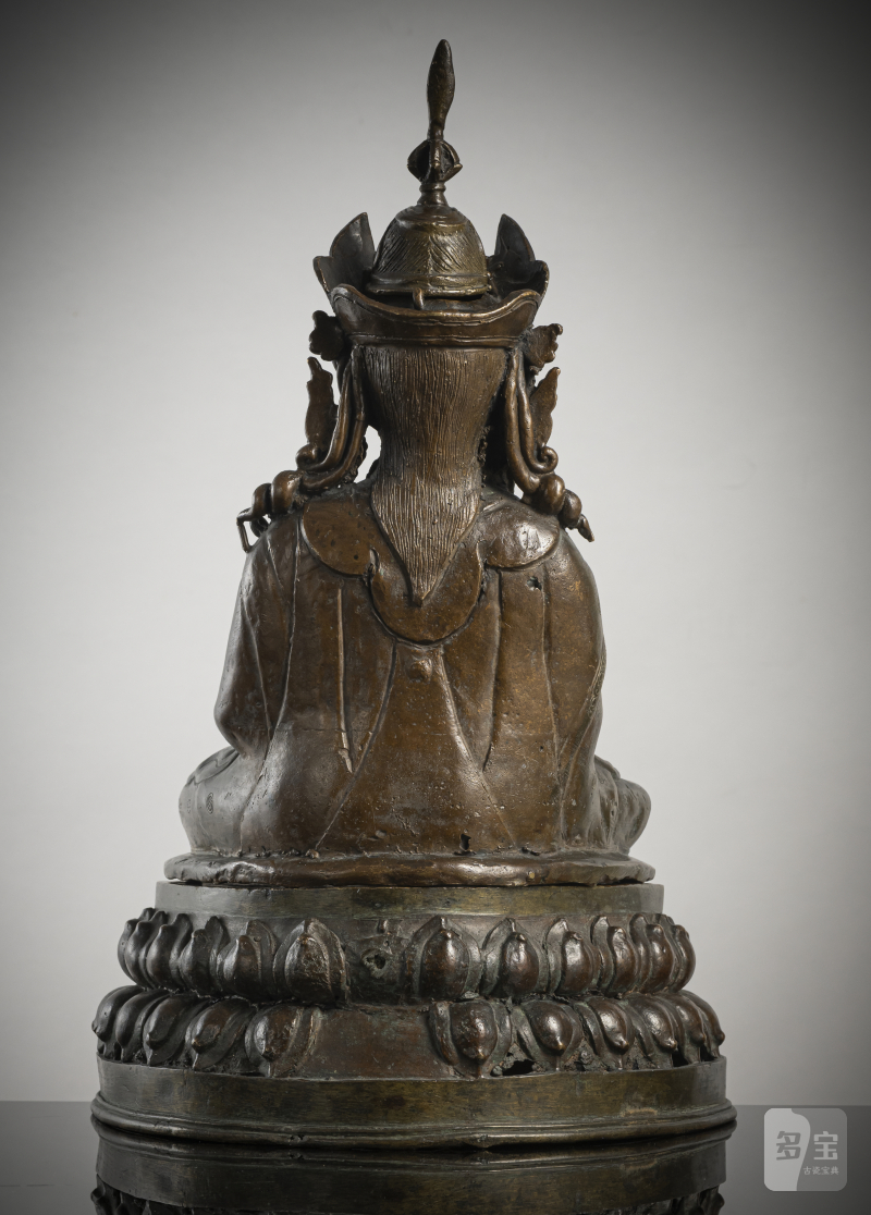 A BRONZE FIGURE OF PADMASAMBHAVA - 图2